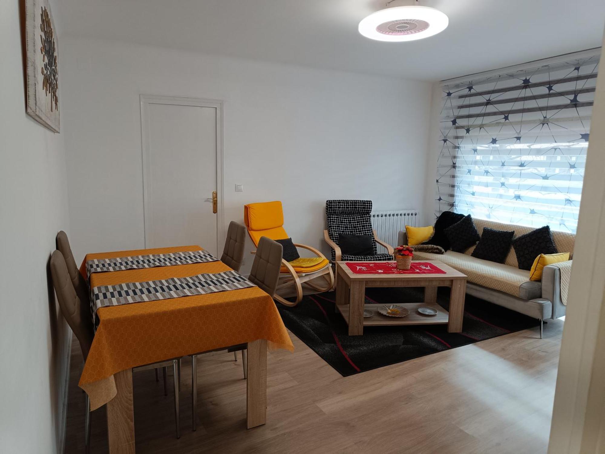 Apartamento Estel La Seu d'Urgell Esterno foto